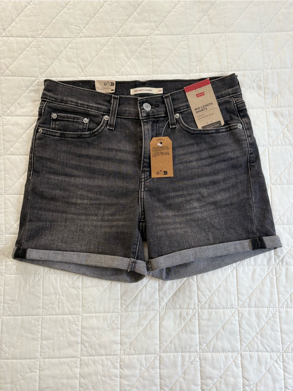 Levi’s Mid-Rise Mid-Length Denim Shorts- Washed Black Women’s Size 28 NWT